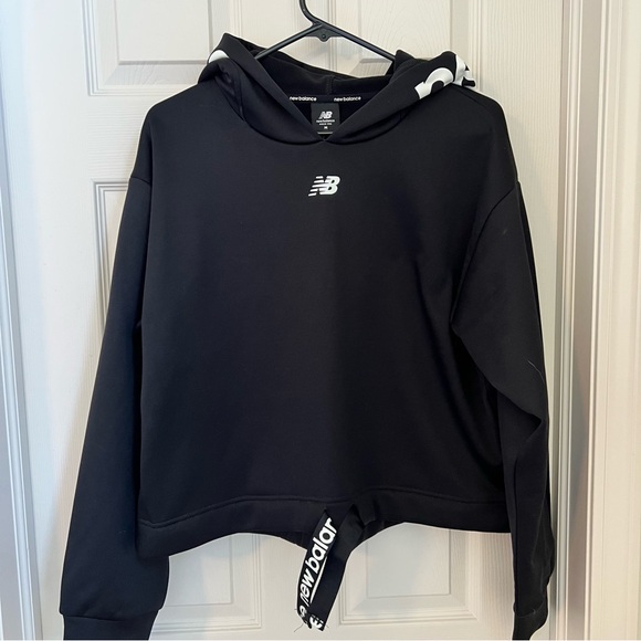 New Balance Black Women's Hoodie Sweatshirt size medium - Picture 1 of 3